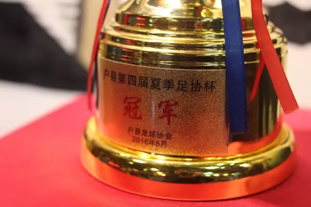 英媒：索博与琼斯友谊赛后发生激烈争执，齐米卡斯、弗林蓬劝解